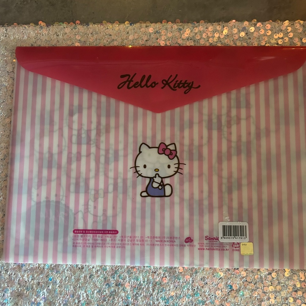 Hello Kitty Folder - Picture 2 of 2